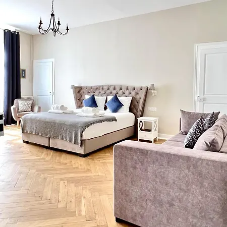 D Exception 100m2 Avec Parking - Centre Historique *