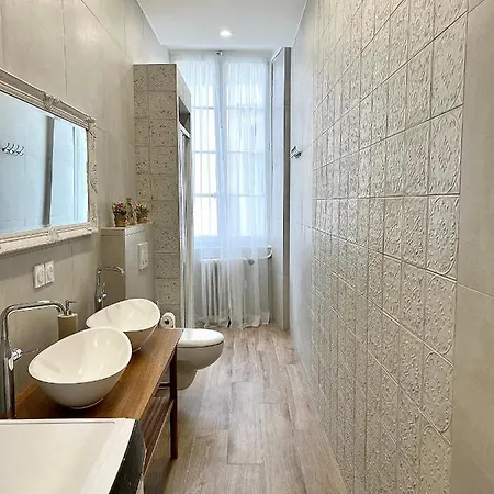 D Exception 100m2 Avec Parking - Centre Historique * Chambéry