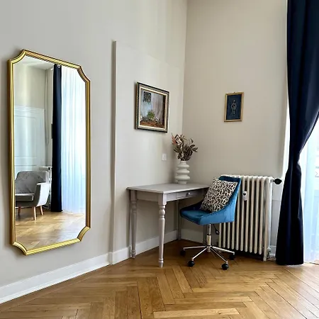 D Exception 100m2 Avec Parking - Centre Historique *