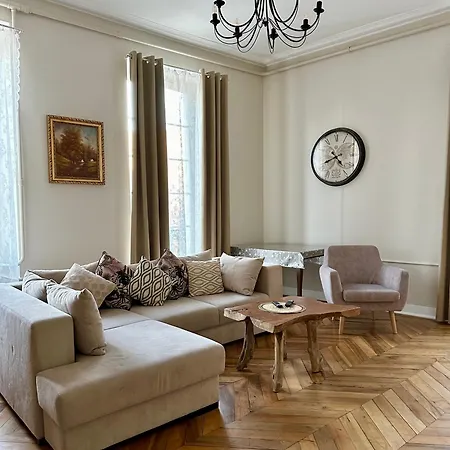 D Exception 100m2 Avec Parking - Centre Historique Daire *
