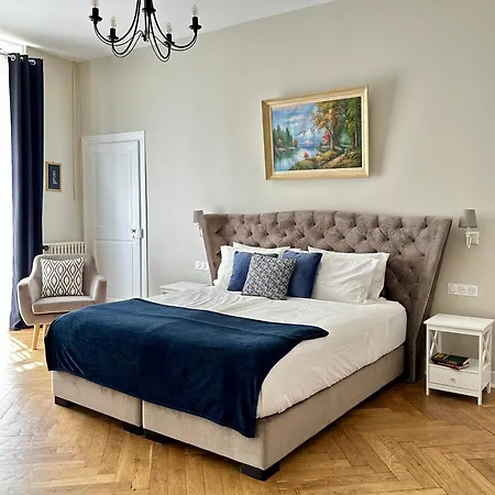 D Exception 100m2 Avec Parking - Centre Historique *